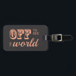 Auf dem Weg zur Welt - Für das Abenteuer Gepäckanhänger<br><div class="desc">Abfahrt,  um die Welt zu sehen! Vintager,  süßer,  zarter rosa Text vor dunkelgrauem Hintergrund. Ideal für Abenteurer und Globe-Trotter,  unterwegs. Geben Sie ihnen das Geschenk eines einzigartigen Gepäckanhängers oder kaufen Sie es für sich! Mit diesem süßen Retro-Stil kannst du nicht falsch liegen - also wofür warte du?</div>