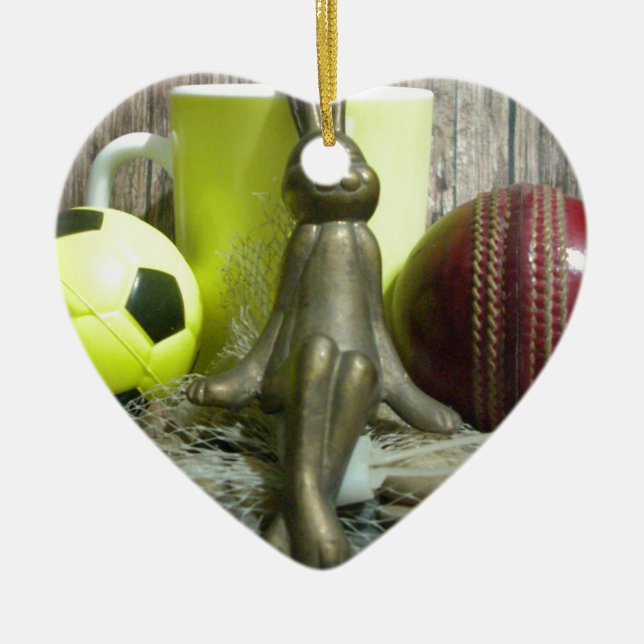 Auf der anderen Seite Pitch & Crease: Fußball-Cric Keramikornament (Vorne)