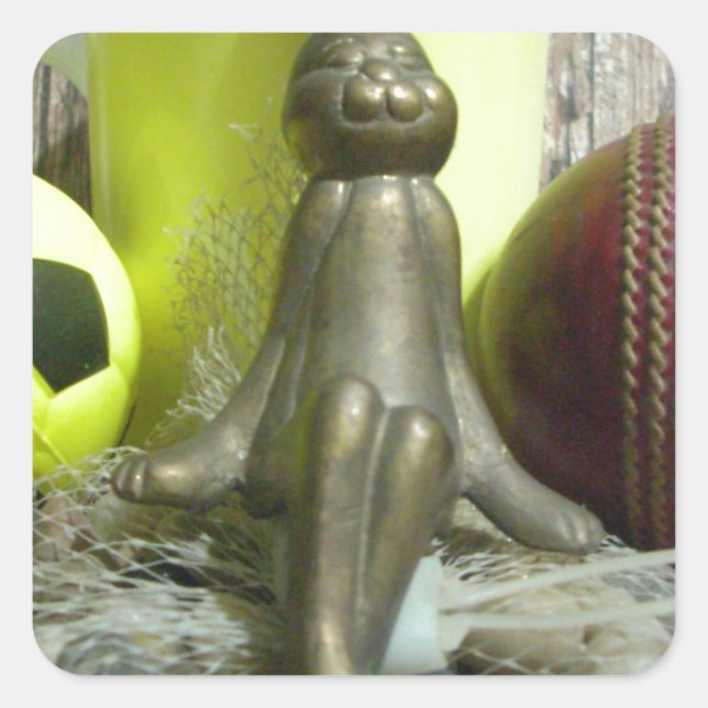 Auf der anderen Seite Pitch & Crease: Fußball-Cric Quadratischer Aufkleber (Vorderseite)