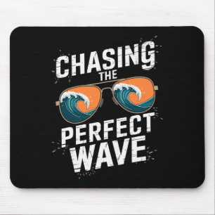 Auf der Jagd nach der perfekten Welle Surfen - Str Mousepad