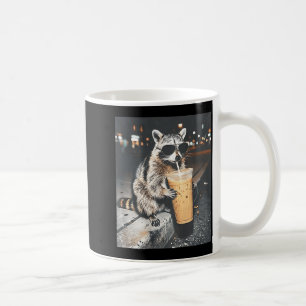 (auf der Rückseite) Waschbär trinkt Eiskaffee lust Kaffeetasse