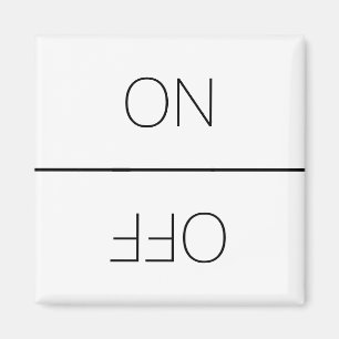 AUF DER Schwarz-weißen, sauberen Spülmaschine Wäsc Magnet