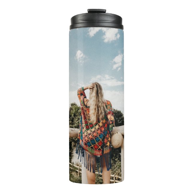 Auf der Terrasse stehend Thermosbecher (Vorderseite)