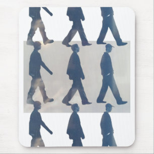 Auf die Erde wandern Mousepad