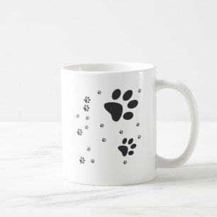 Auf die Person stimmt mit den dunklen kleinen Tasse