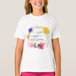 Auf einem Gebiet der Rosen, ist sie ein T-Shirt