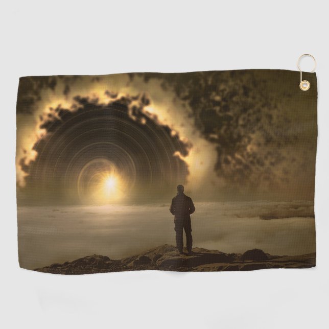 Auf einem Hügel stehender Mann mit Blick auf einen Golfhandtuch (Horizontal)