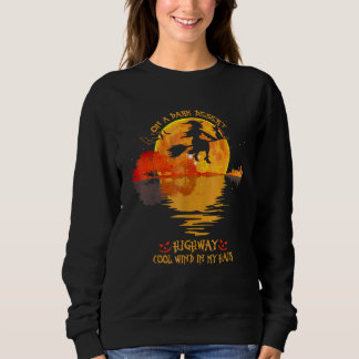 Auf einer dunklen Wüste Highway Cool Wind in meine Sweatshirt