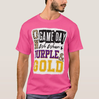 Auf Gameday Football tragen wir eine Lila Goldschu T-Shirt