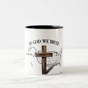 Auf Gott vertrauen wir mit robustem Kreuz und US-U Zweifarbige Tasse