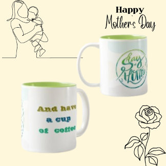 Auf Zuhause bleibe, typografische Textschrift Zweifarbige Tasse