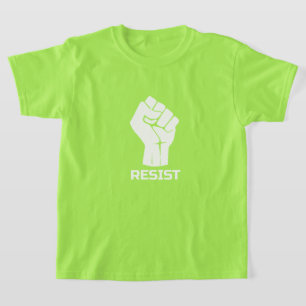 Aufenthalt mit Faust - in weißem T - Shirt