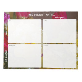 Aufgabenpriorität und Planer-Matrix (florale) Notizblock