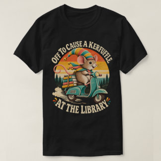 Aufgemacht, um in der Bibliothek ein Durcheinander T-Shirt