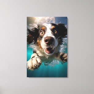 Aufgeregter Hund Schwimmt Unterwasser Design Leinwanddruck