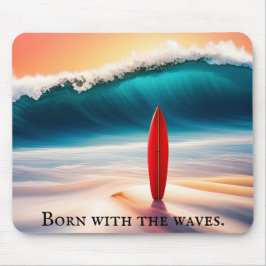 Aufgerissenes Surfbrett mit Angebot Mousepad