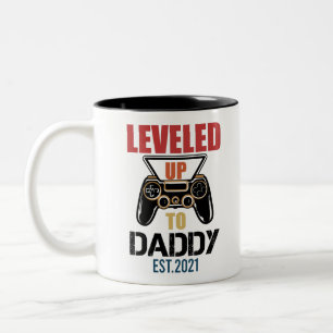 Aufgestiegen zu Daddy Est 2021 Shirt Dad T-Shirt Zweifarbige Tasse