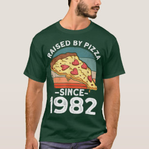 Aufgewachsen durch Pizza Geburtstagsdekorationen P T-Shirt