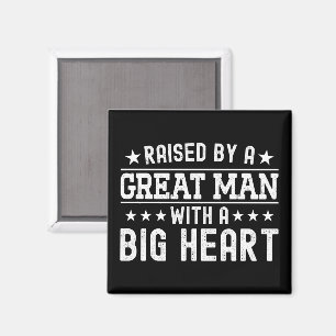 Aufgewachsen von einem großen Mann mit einem große Magnet