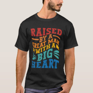Aufgewachsen von einem großen Mann mit einem große T-Shirt