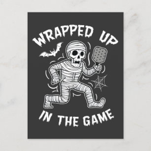 Aufgewühlt im Spiel Pickleball Halloween Einladungspostkarte