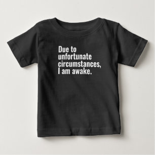 Aufgrund unglücklicher Umstände bin ich wach Text Baby T-shirt