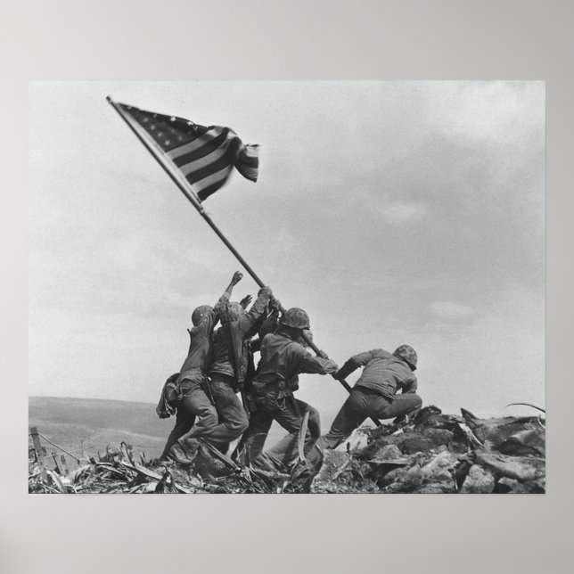 Aufheben der Flagge auf Iwo Jima durch Joe Rosenth Poster (Vorne)