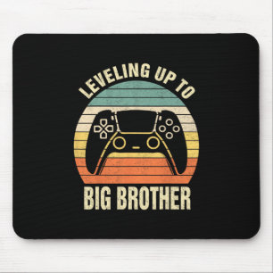 Aufleveln zu Big Brother 2025 Lustige Gamer-Jungs  Mousepad