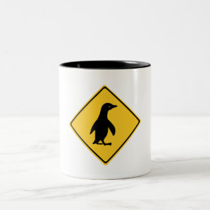 Aufmerksamkeits-Pinguine, Verkehrszeichen, Zweifarbige Tasse