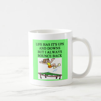 aufprallender Trampolinewitz des Lebens Tasse
