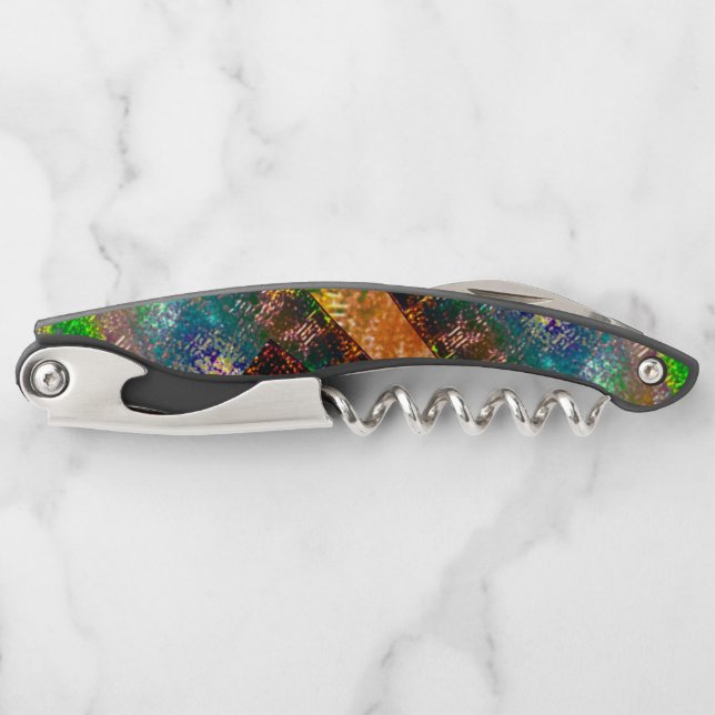 Aufprallung der farbigen Schichten mit rustikalem  Kellnermesser (Vorderseite)