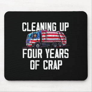 Aufräumen von vier Jahren harten Trumps Müll Mousepad