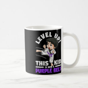 Aufstieg Dieses Kind ist jetzt ein violetter Gürte Kaffeetasse