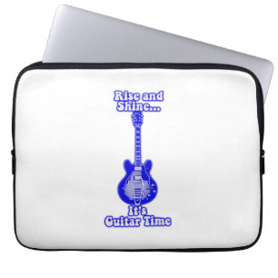Aufstieg und Glanz. Es ist Gitarre Zeit.Retro blau Laptopschutzhülle
