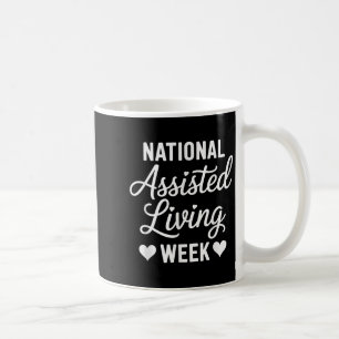 Aufwertung von Altwohnungen für Pflegepersonen und Kaffeetasse
