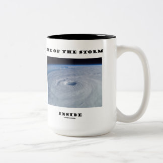 Auge des Sturms im Auge des Hurrikans Zweifarbige Tasse