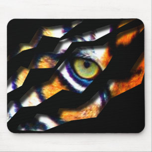 Auge des Tigerreißs durch Mousepad