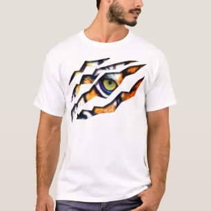 Auge des Tigerreißs durch T-Shirt