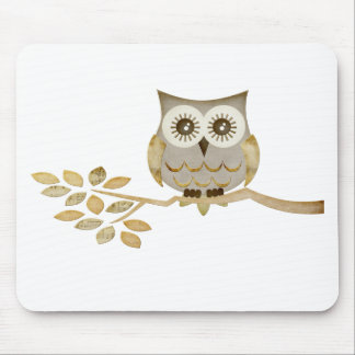 Augenen-Eule im Baum Mousepad