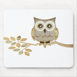Augenen-Eule im Baum Mousepad