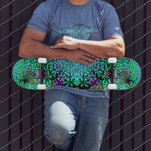 Augenfänger! Fraktal-Blume in coolen Farben - Skateboard