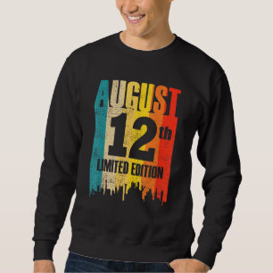 August 12 Limited Edition Monat 8 12 Tage Retro V Sweatshirt
