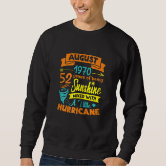 August 1970 52 Jahre alter Sonnenschein mit gemisc Sweatshirt