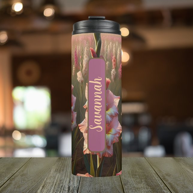 August Birth Blume Gladiolus Personalisiert 16 oz Thermosbecher (Personalized 20 oz Thermal Tumbler With Birth Flower Gladiolus Design for the Month of August.)
