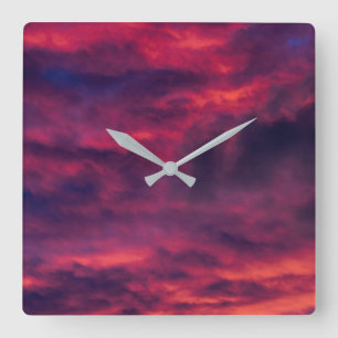 August Rot Quadratische Wanduhr