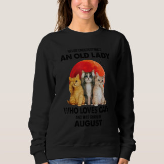 August unterschätzt niemals eine alte Dame, die C Sweatshirt