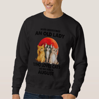 August unterschätzt niemals eine alte Dame, die C Sweatshirt