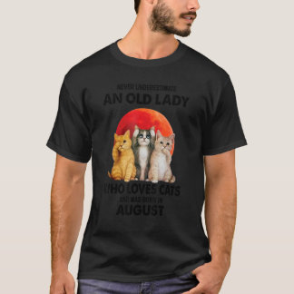 August unterschätzt niemals eine alte Dame, die C T-Shirt