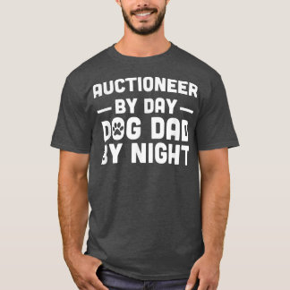 Auktionator für Tag Hund Vater für Nacht T-Shirt
