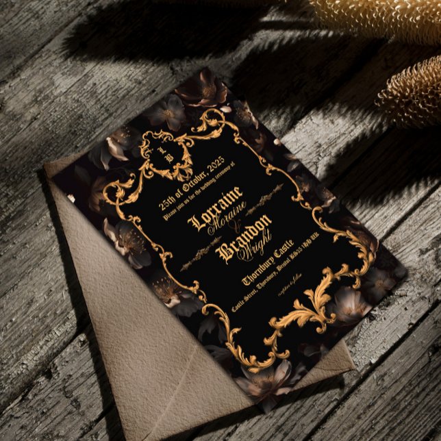 Aurelian Nightfall Gothic Weddingseinladung Schwar Einladung (victorian dark gothic floral wedding invitation with gold ornate frame on wooden rustic surface)